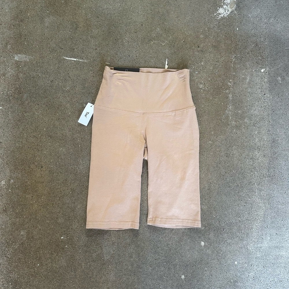 NWT Aritzia TNA Chill Atmosphere High Rise 9” Short Light Support Chasm Size XS